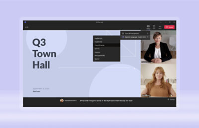 Zrzut ekranu spotkania wirtualnego „q3 town hall” z dwoma uczestnikami i opcjami tłumaczenia na żywo.