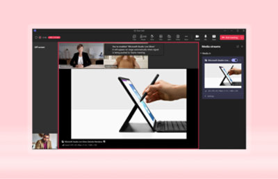 Cyfrowy obszar roboczy: połączenie wideo na jednym monitorze i osoba korzystająca z pióra cyfrowego na tablecie na innym ekranie.