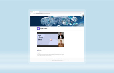 Obraz ogłoszenia dotyczącego spotkania „Q3 town hall” na monitorze komputera z dwoma zdjęciami profilowymi prelegentów