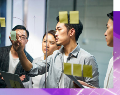 Eine Gruppe von Personen, die sich unterhalten