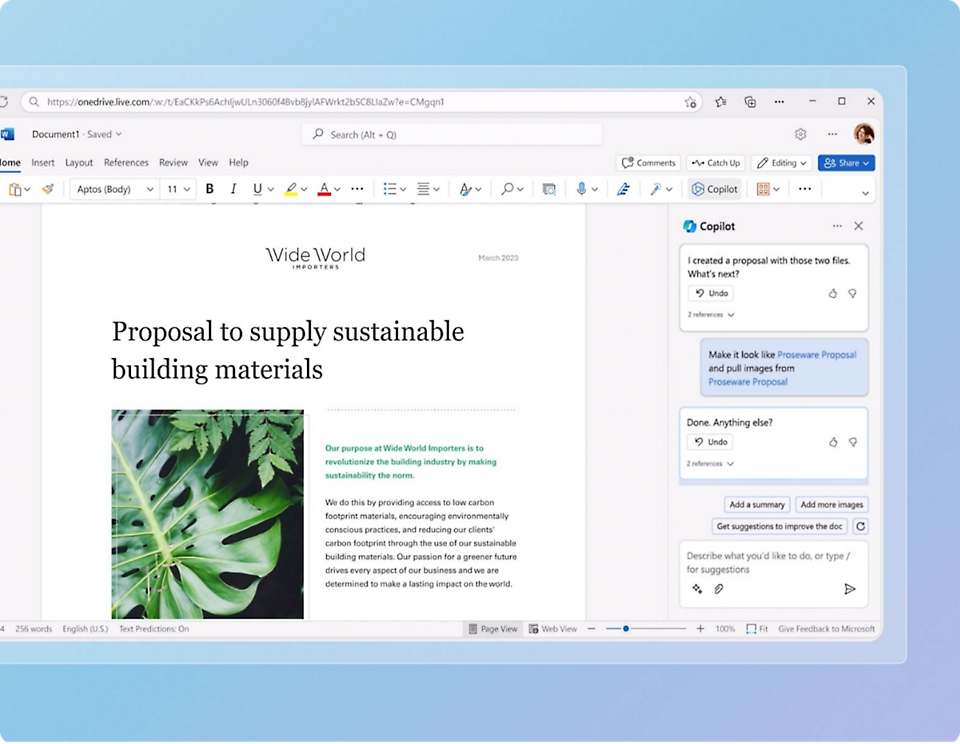 Microsoft Word otevřený ve OneDrive s dialogovým oknem kopilota na pravé straně
