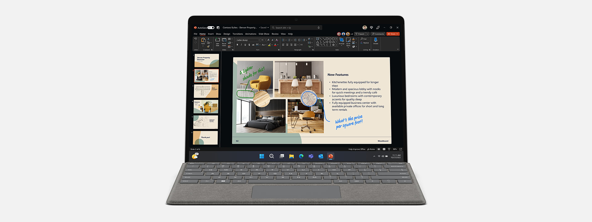 Surface Pro 9 pour les entreprises avec Microsoft PowerPoint à l’écran.