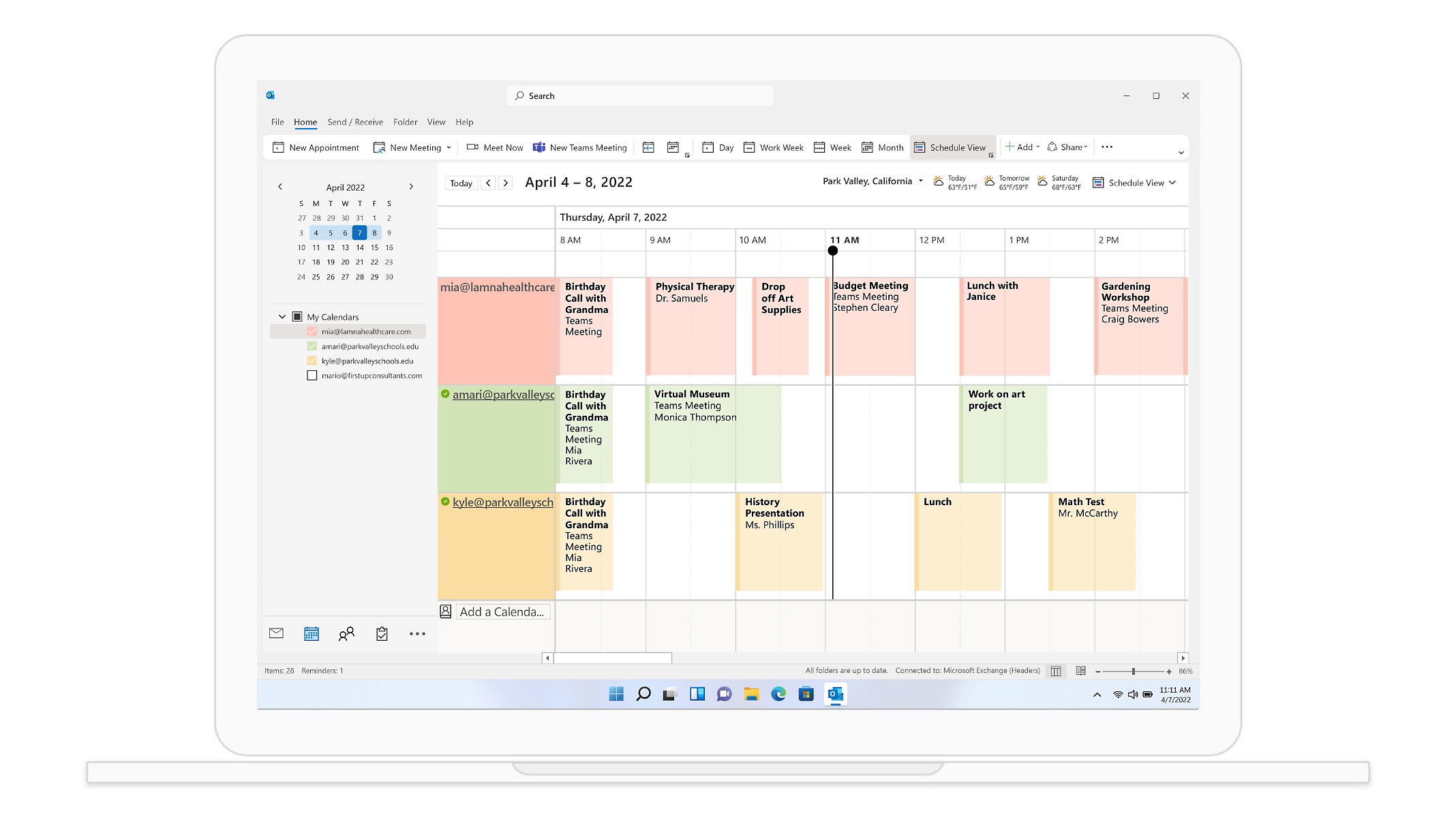 Naptárnézet az Outlookban, amely a március 29-i hét értekezleteit és találkozóit jeleníti meg.