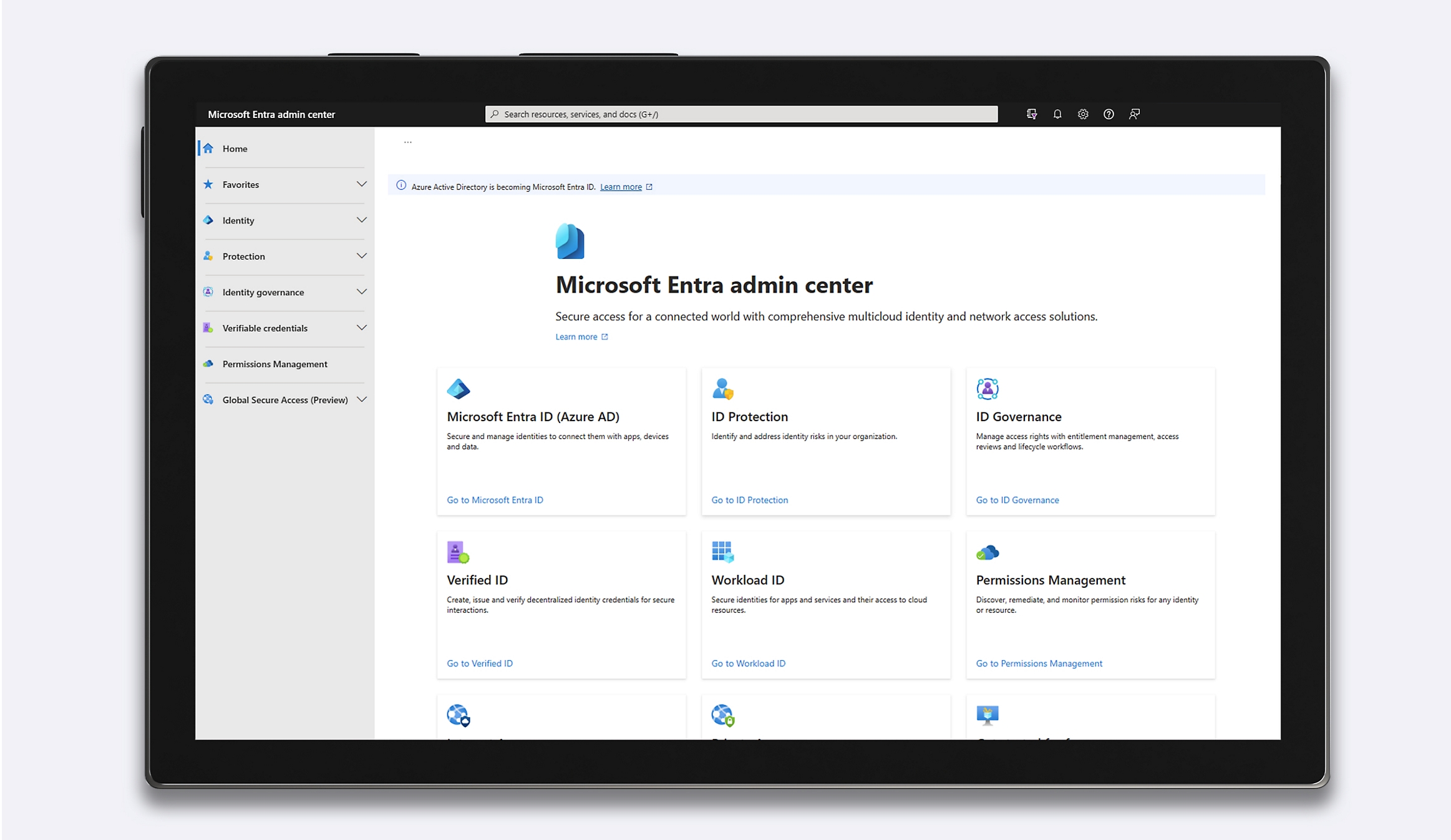 Planšetdators, kurā redzams ierīču un saistītās informācijas saraksts Microsoft Entra administrēšanas centrā