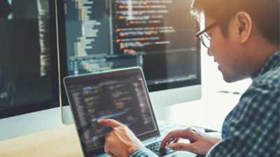 Запись на ит курсы картинка. It специалист. Техник по информационным системам. Информационные технологии и программирование работа. Программисты, специалисты it-технологий.