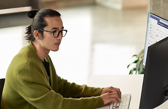 Foto eines Globus mit golden glänzendem EU-Gebiet