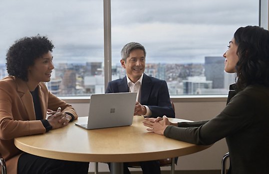 Foto eines Globus mit golden glänzendem EU-Gebiet