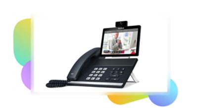 Ein Telefonmodell mit einem Display, auf dem ein Teams-Videoanruf dargestellt ist