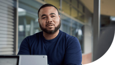 Ένα άτομο που συζητάει.