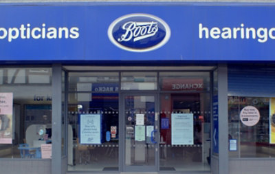 Außenansicht einer Boots-Filiale.