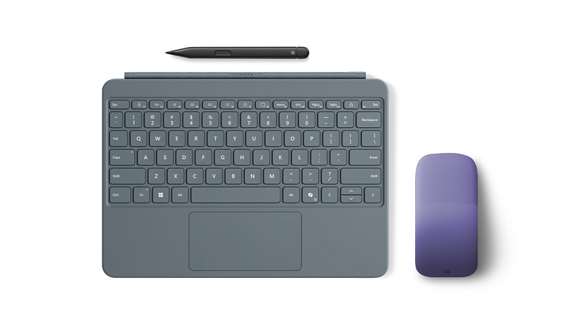 Surface Keyboard color oceano, Arc Mouse per Surface viola e Penna Surface Slim.