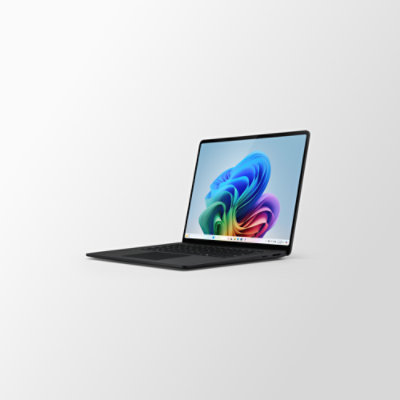 左を向いて少し斜めに置かれた、黒い15インチのSurface Laptop。