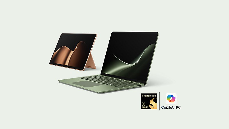 La dernière édition de PC Surface—un Surface Laptop de couleur Jade et un Surface Pro de couleur Dune.