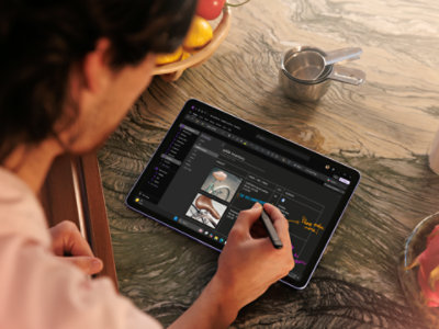 A person using OneNote with a pen on a tablet