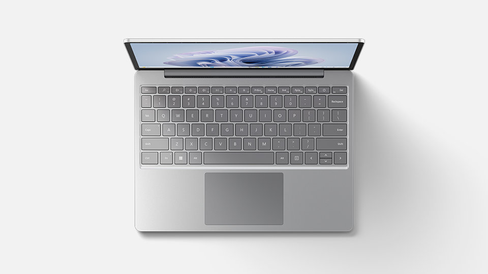 Vue plongeante sur le Surface Laptop Go 3.