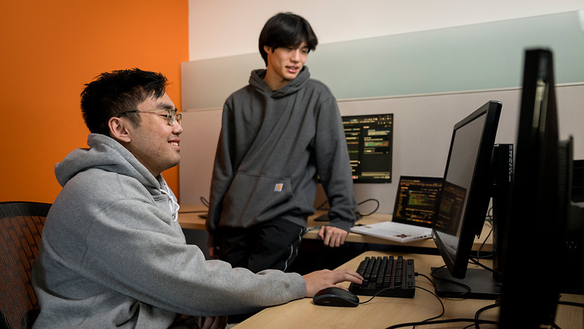 Student employees Tri Nguyen, left, and Skylar Soon at Oregon State University’s student-assisted security operations center.