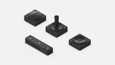 Hub Microsoft Adaptative à côté de trois boutons adaptatifs Microsoft.