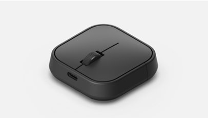 Une vue plongeante en angle de la souris adaptative de Microsoft sans accessoires.