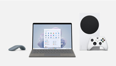 Een Surface Pro 9 met type cover, Surface Arc Mouse en Xbox Series S. 