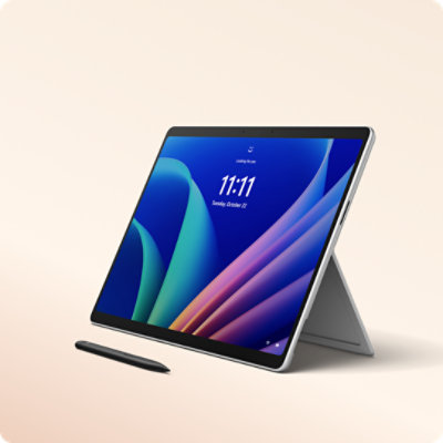 Uma Slim Pen e um Surface Pro para Empresas com o suporte Kickstand integrado aberto.