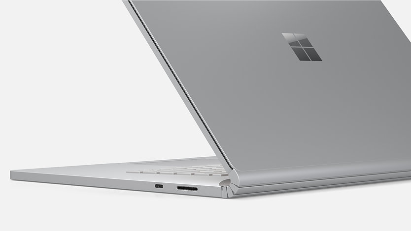 Vorderwinkelansicht des Surface Book 3.