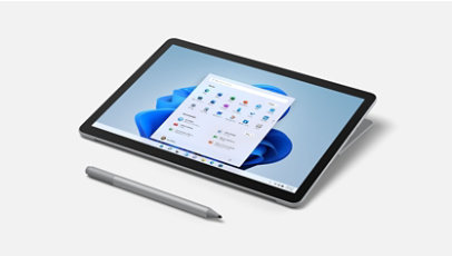Surface Go 3 en modo tableta con una Pluma para Surface.