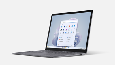 Ein Surface Laptop 5 in Schrägansicht in Platin.