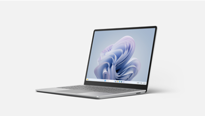 Immagine di un Surface Laptop Go 3 platino.