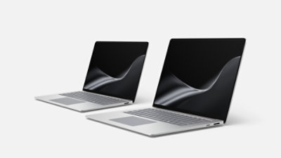 Un Surface Laptop da 13 pollici (8ª edizione) accanto a un Surface Laptop da 15 pollici (8ª edizione), entrambi in colore platino.