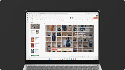 Urządzenie Surface z wyświetlonym na ekranie zestawem slajdów programu PowerPoint.