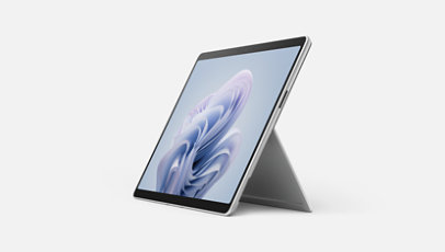 Ansicht eines Surface Pro 10 for Business aus schrägem Winkel. 