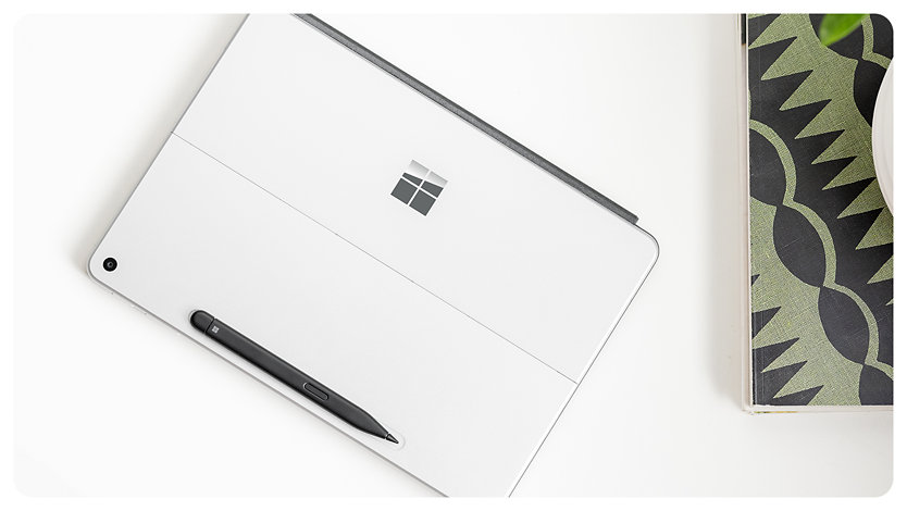 The backside of a Surface Pro for Business Shows the built-in Slim Pen storage.