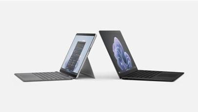 Une Surface Pro 9 avec un clavier signature avec un Slim Pen 2 en platine et un Surface Laptop 5 en noir.