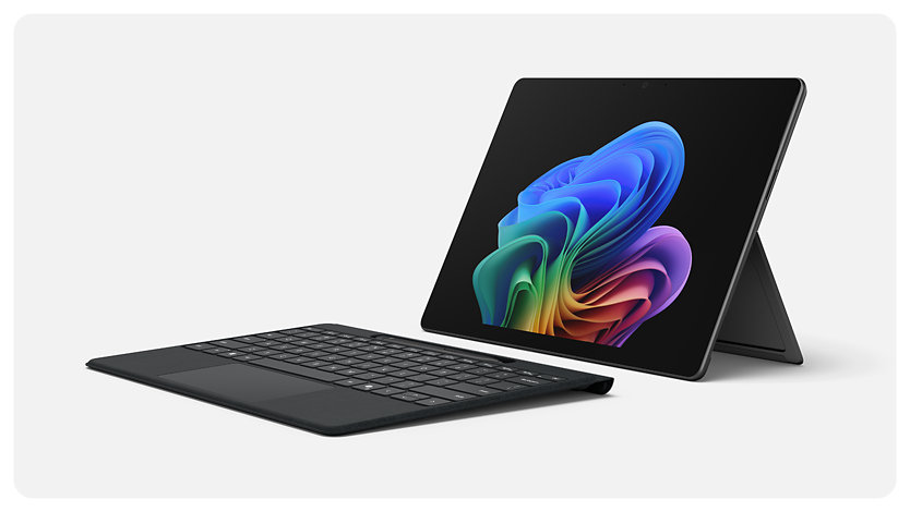 Um Teclado Flex para Surface Pro para Empresas a funcionar destacado de um Surface Pro para Empresas, emparelhado com o dispositivo.