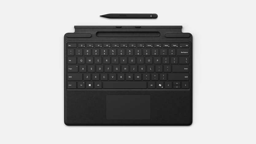Een Surface Pro-toetsenbord met Slim Pen.