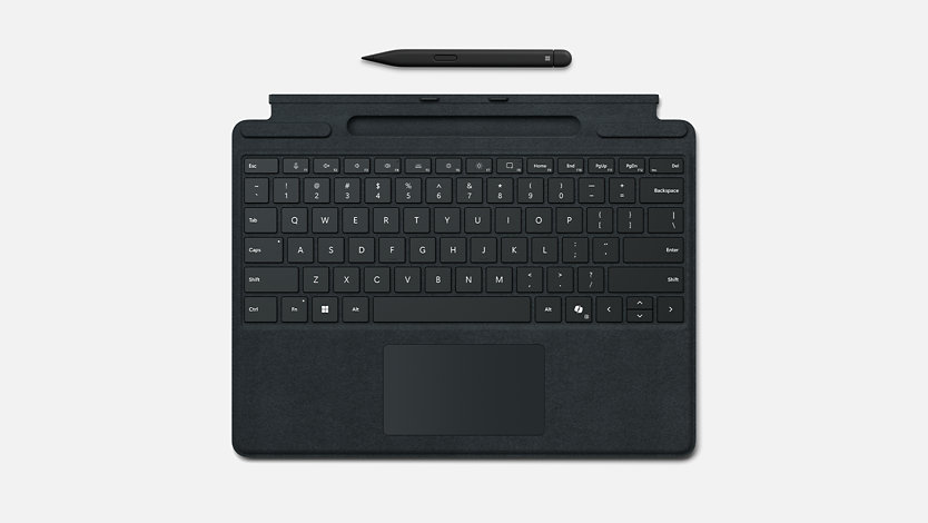 Een Surface Pro-toetsenbord met Slim Pen voor zakelijk gebruik.