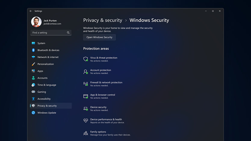 En skjerm viser personvern og sikkerhetsinnstillinger tilbudt av Windows 11 Pro.