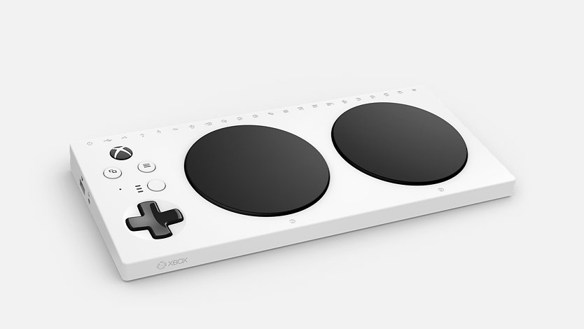 Een hoekaanzicht van de Xbox Adaptive Controller.