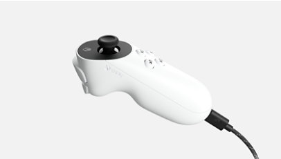 Immagine di un joystick adattivo Xbox di colore bianco.