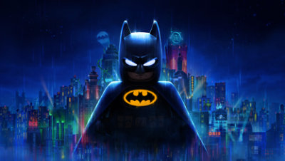 Spielgrafik für „Lego Batman“, auf der Lego Batman im Vordergrund vor dem Hintergrund einer nächtlichen Stadtlandschaft zu sehen ist.