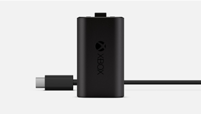 Immagine di una batteria ricaricabile per Xbox con il cavo USB-C®.