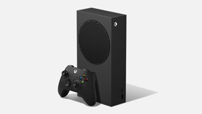 1 Tt:n Xbox Series S ‑konsoli (musta) etuoikealta harmaan taustan edessä.