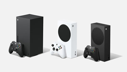 Console Xbox Series S bianca, nera e console Xbox Series X nera.
