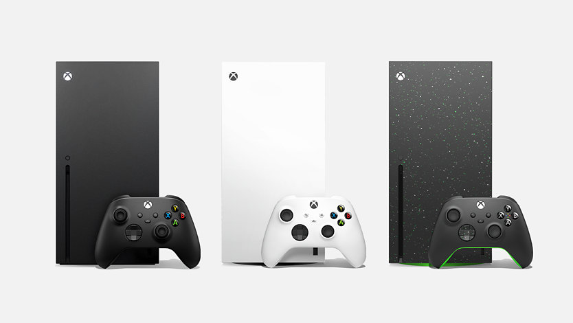 Eine schwarze Xbox Series X, eine weiße Xbox Series X und eine Xbox Series X 2 TB Galaxy Edition.
