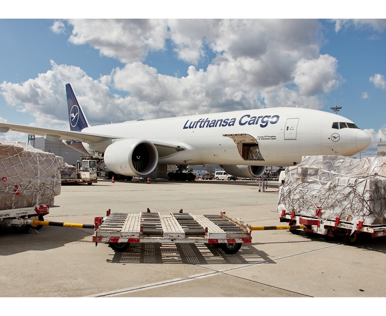 Lufthansa カーゴの飛行機