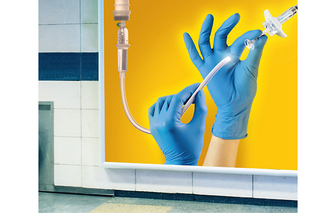Um cartaz médico com mãos a segurar um tubo