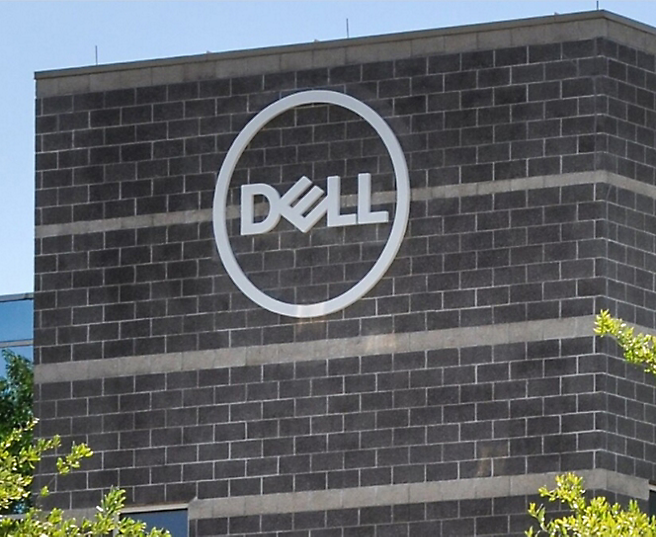 Kontorbygning med Dell skrevet i midten med en cirkel