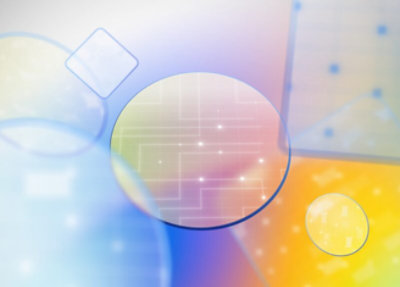 Abstrakt billede med gennemsigtige, overlappende cirkler og bløde geometriske figurer i pastelfarver