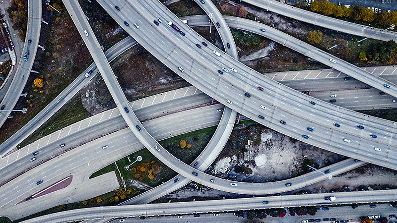 Vista aérea de un nudo de autopista
