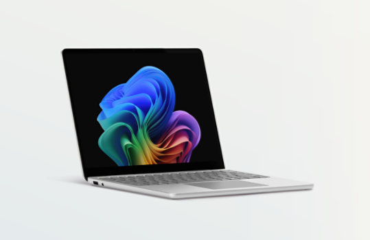 An angled view shows a Surface Laptop for Business, Copilot+ PC, 13-inch | Snapdragon in the colour Platinum.